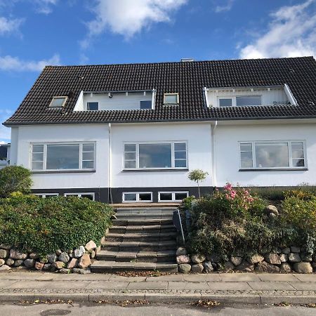 Dejligt Vaerelse Med Eget Bad Og Havudsigt Apartment Assens Exterior photo